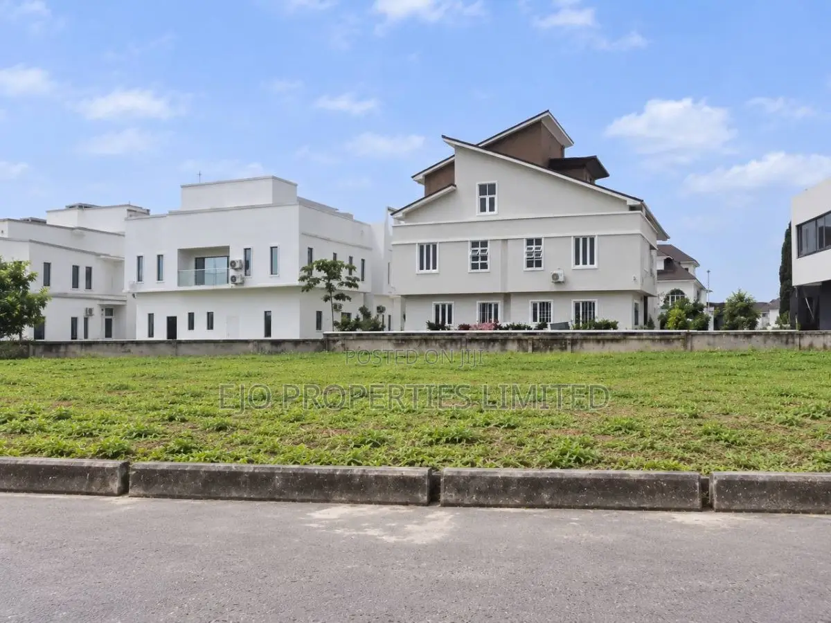 Unique Land, 748 SQM Residental Plot in a Decent Estate