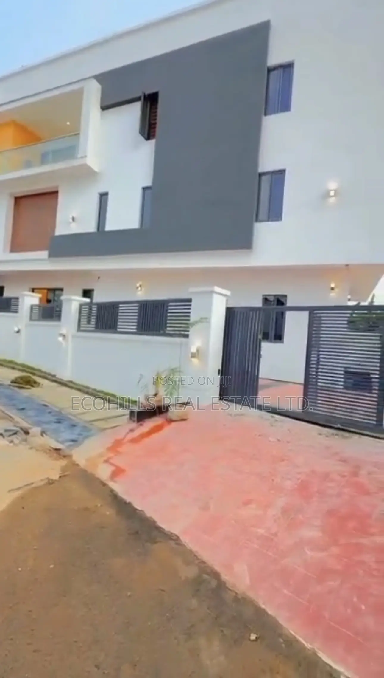 5bdrm Duplex in Mini Estate, Guzape District for sale