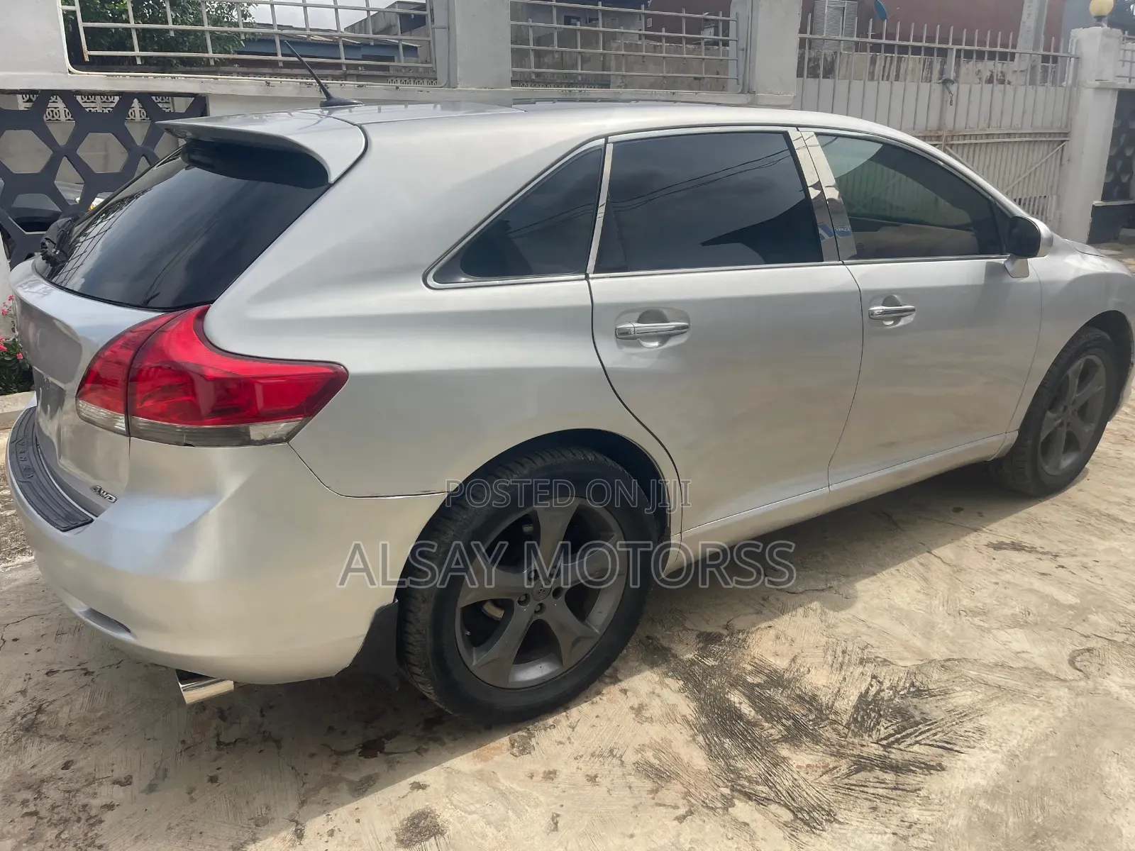 Toyota Venza XLE 2010 Silver