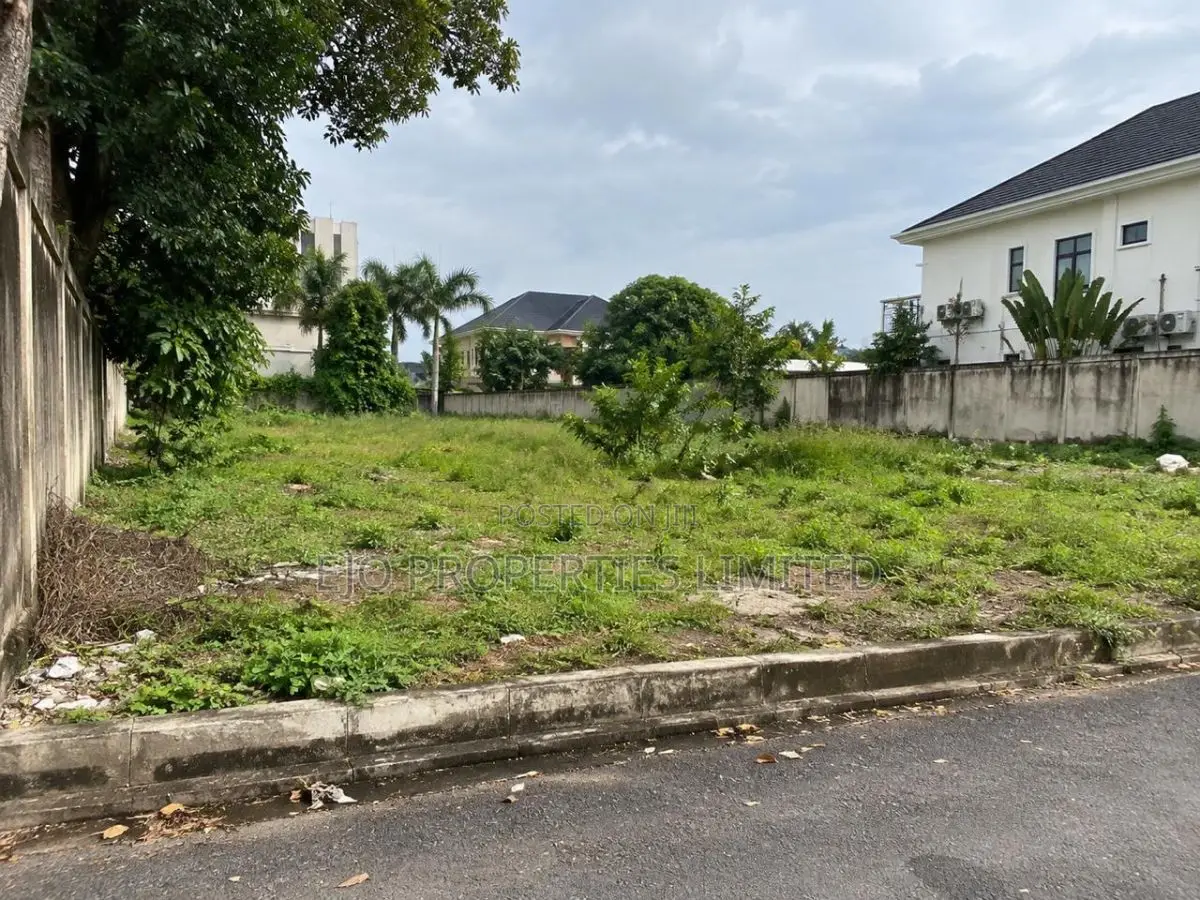 Large Expanse of 1,000 SQM Land in Family Use