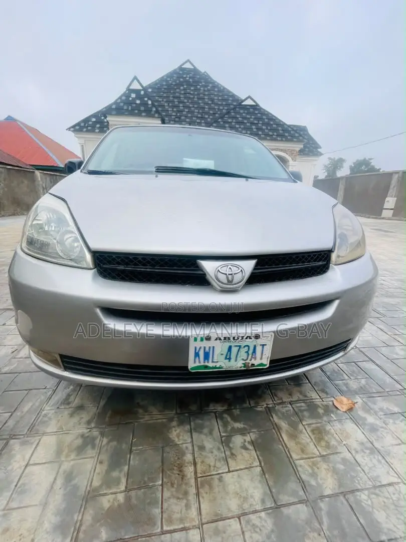 Toyota Sienna 2005 Silver
