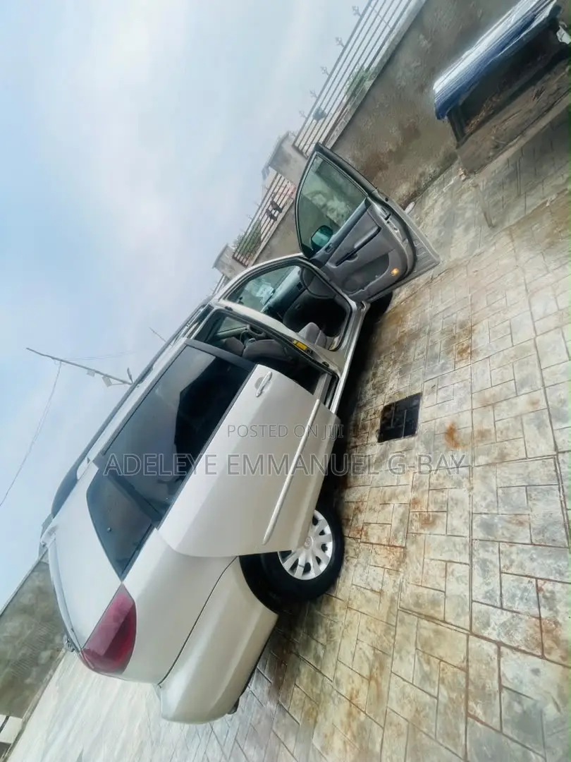 Toyota Sienna 2005 Silver