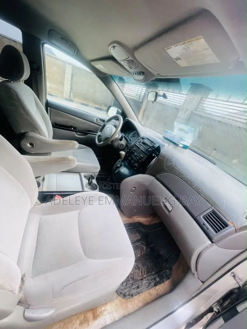 Toyota Sienna 2005 Silver