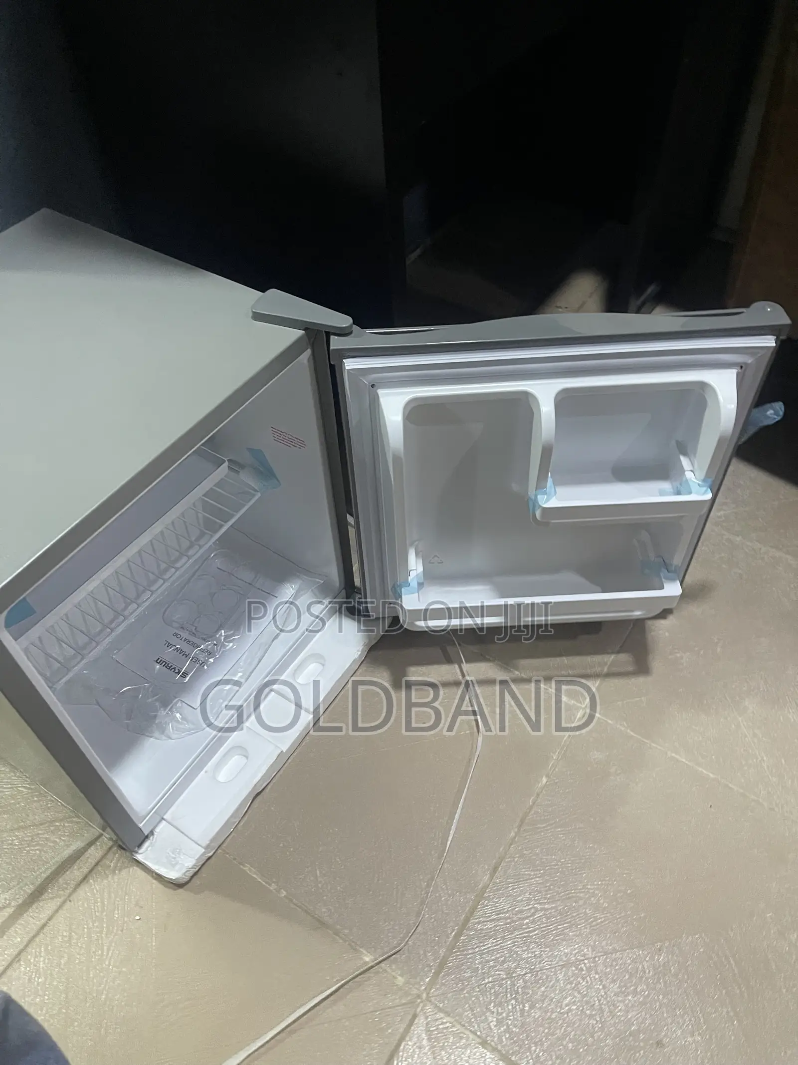 Skyrun BCD-50HW 50L Sleek Mini Cooling Fridge