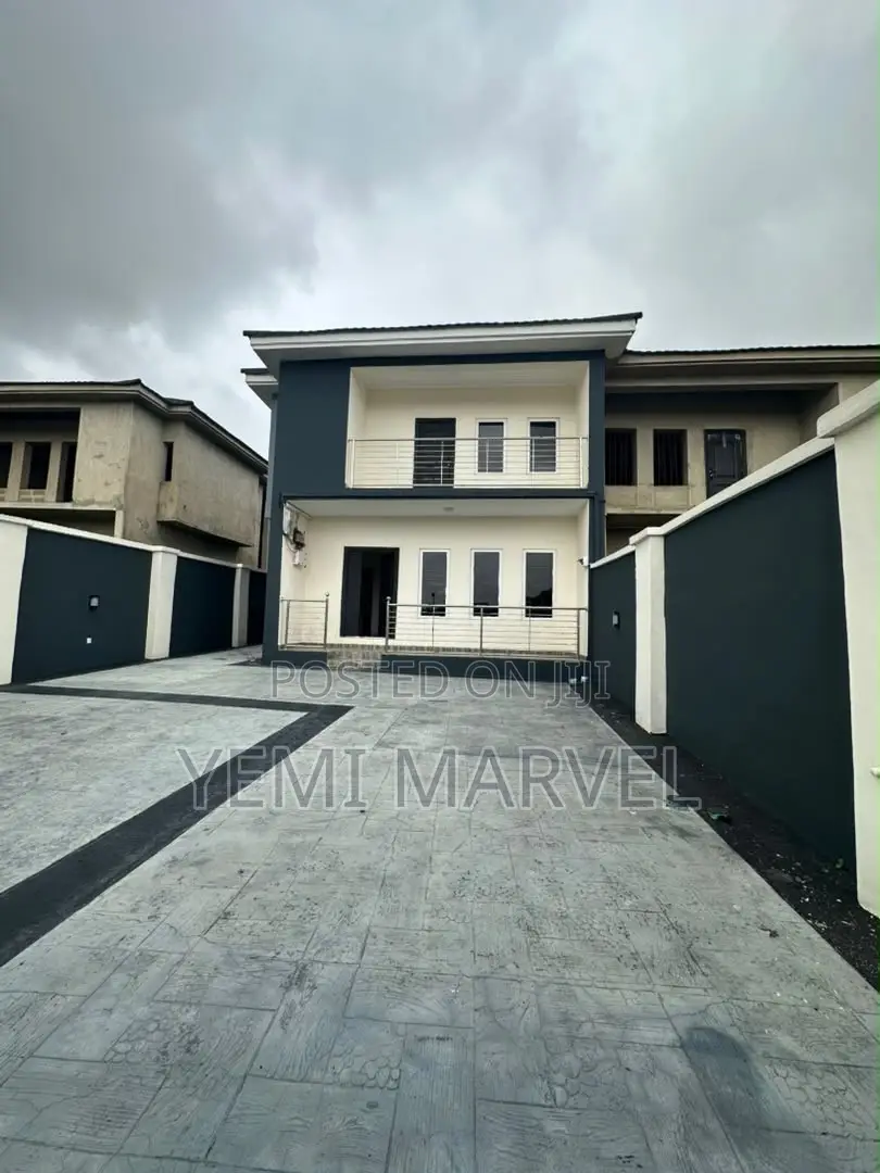 3bdrm Duplex in Oke-Badan Estate, for rent