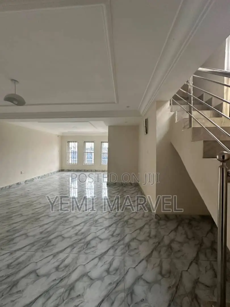 3bdrm Duplex in Oke-Badan Estate, for rent