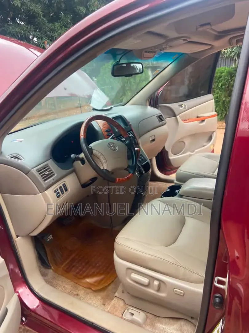 Toyota Sienna XLE 2007 Red