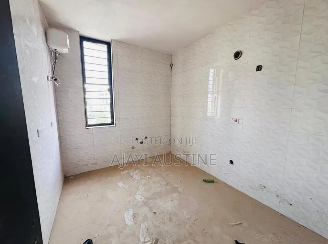 3bdrm Apartment in Jahi, Abuja for sale