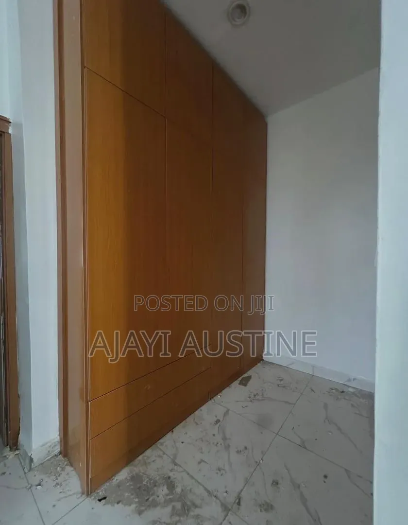 3bdrm Apartment in Jahi, Abuja for sale