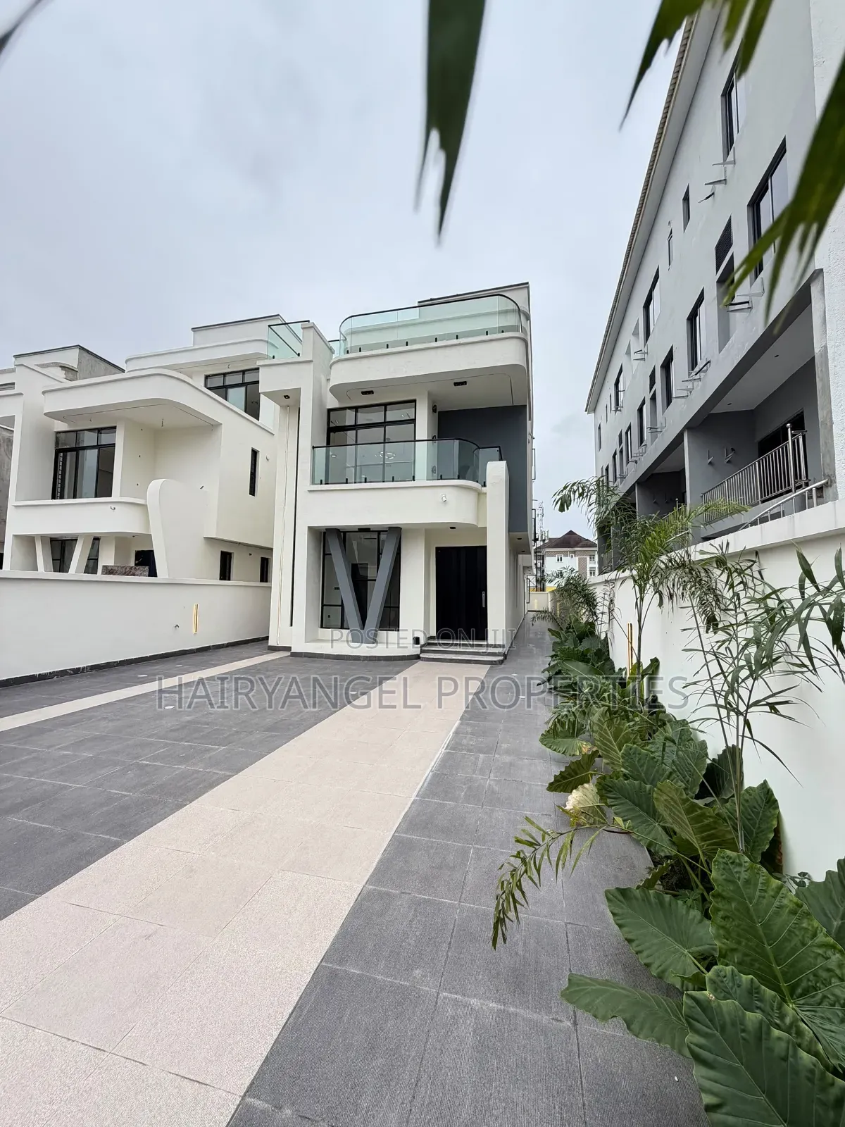 5bdrm Duplex in Lagos Island / Lagos Island for sale