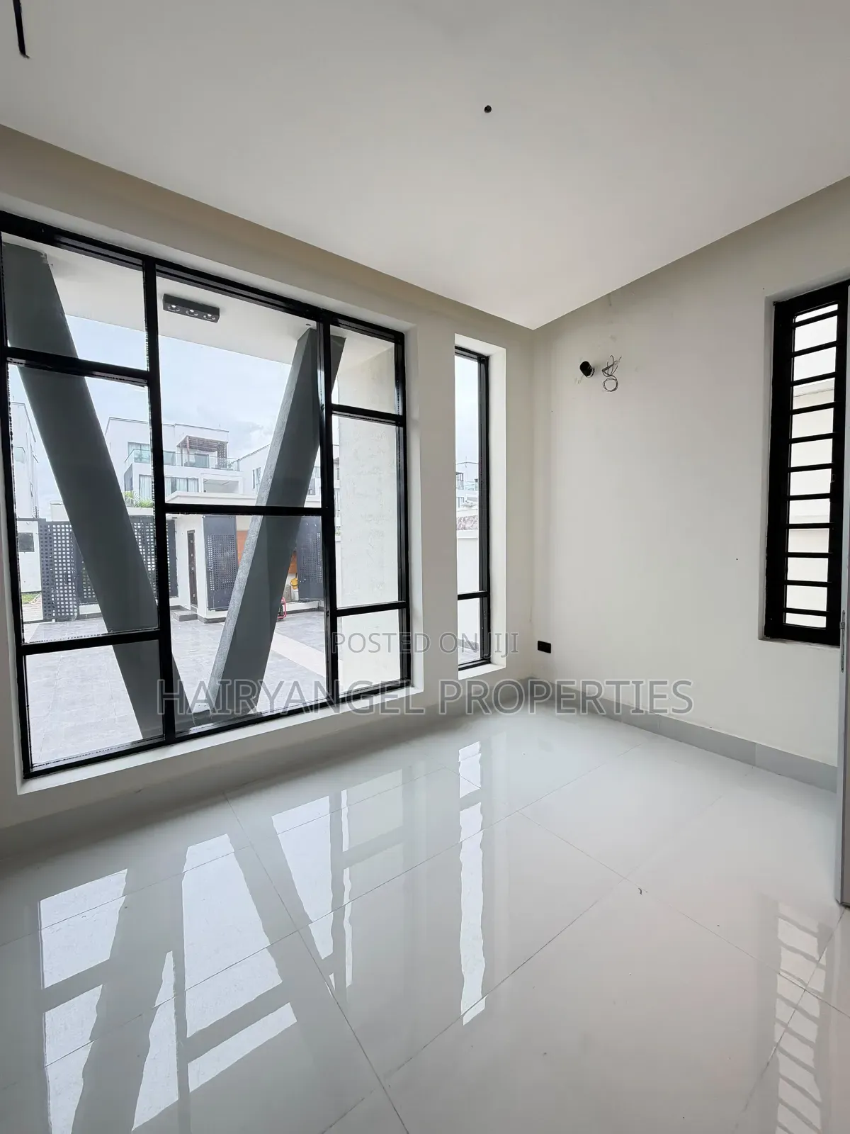 5bdrm Duplex in Lagos Island / Lagos Island for sale