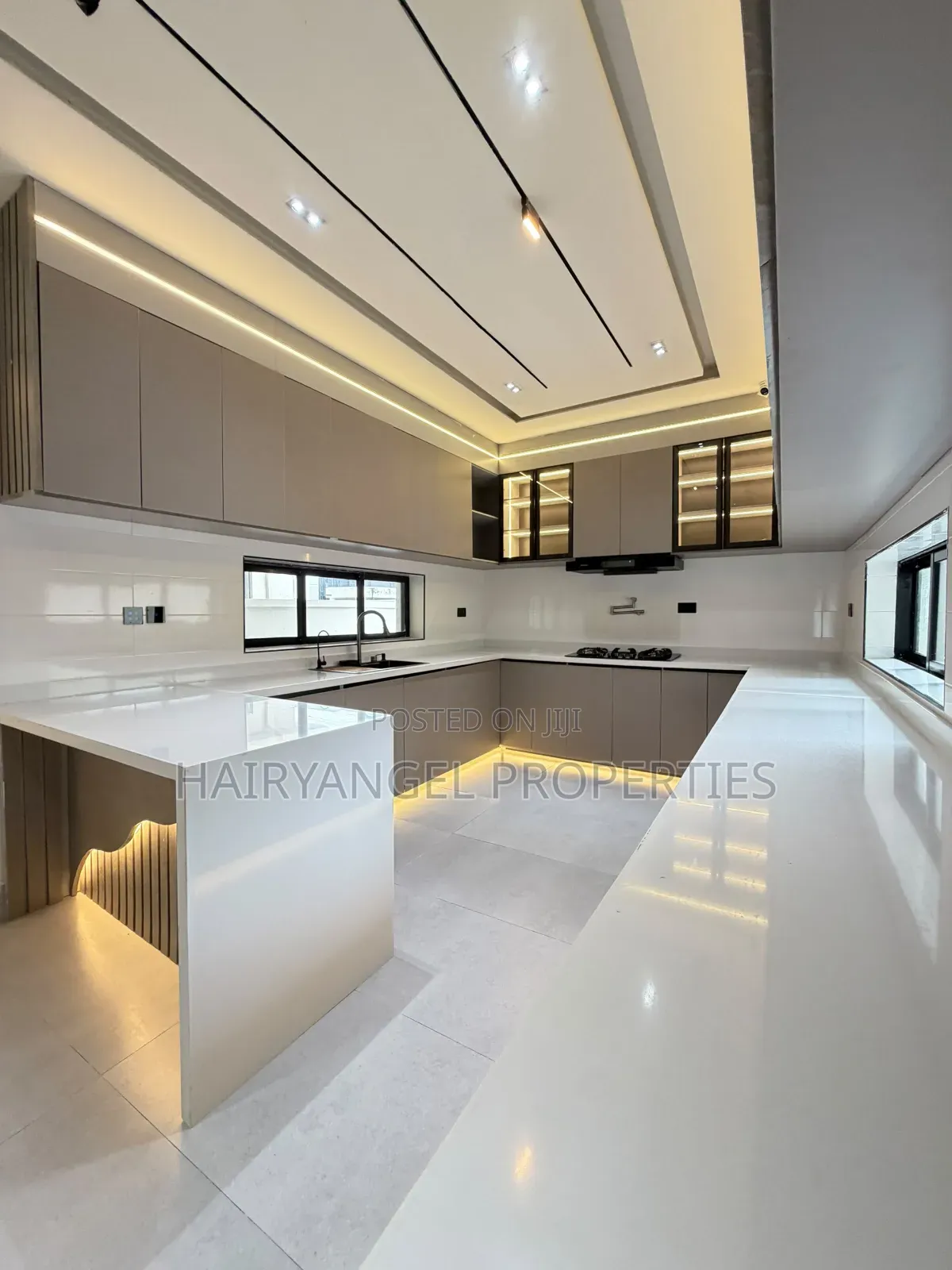5bdrm Duplex in Lagos Island / Lagos Island for sale