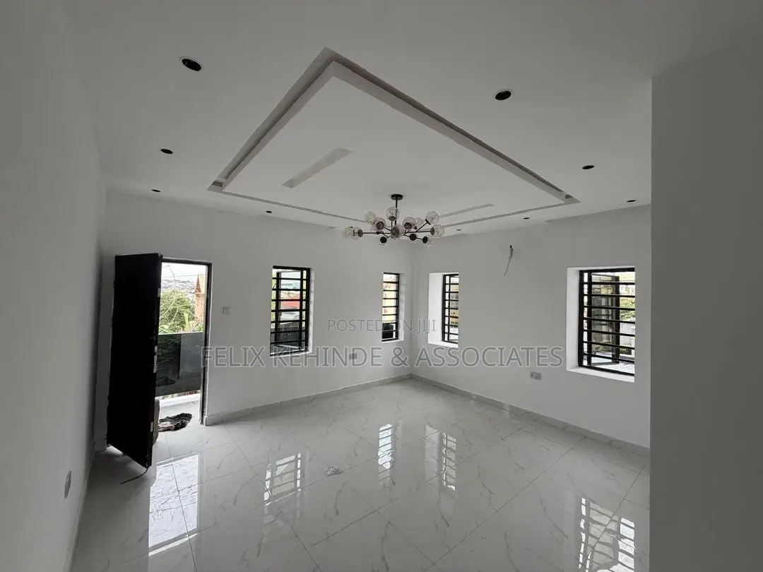 5bdrm Duplex in Orange Gate, Oluyole for sale