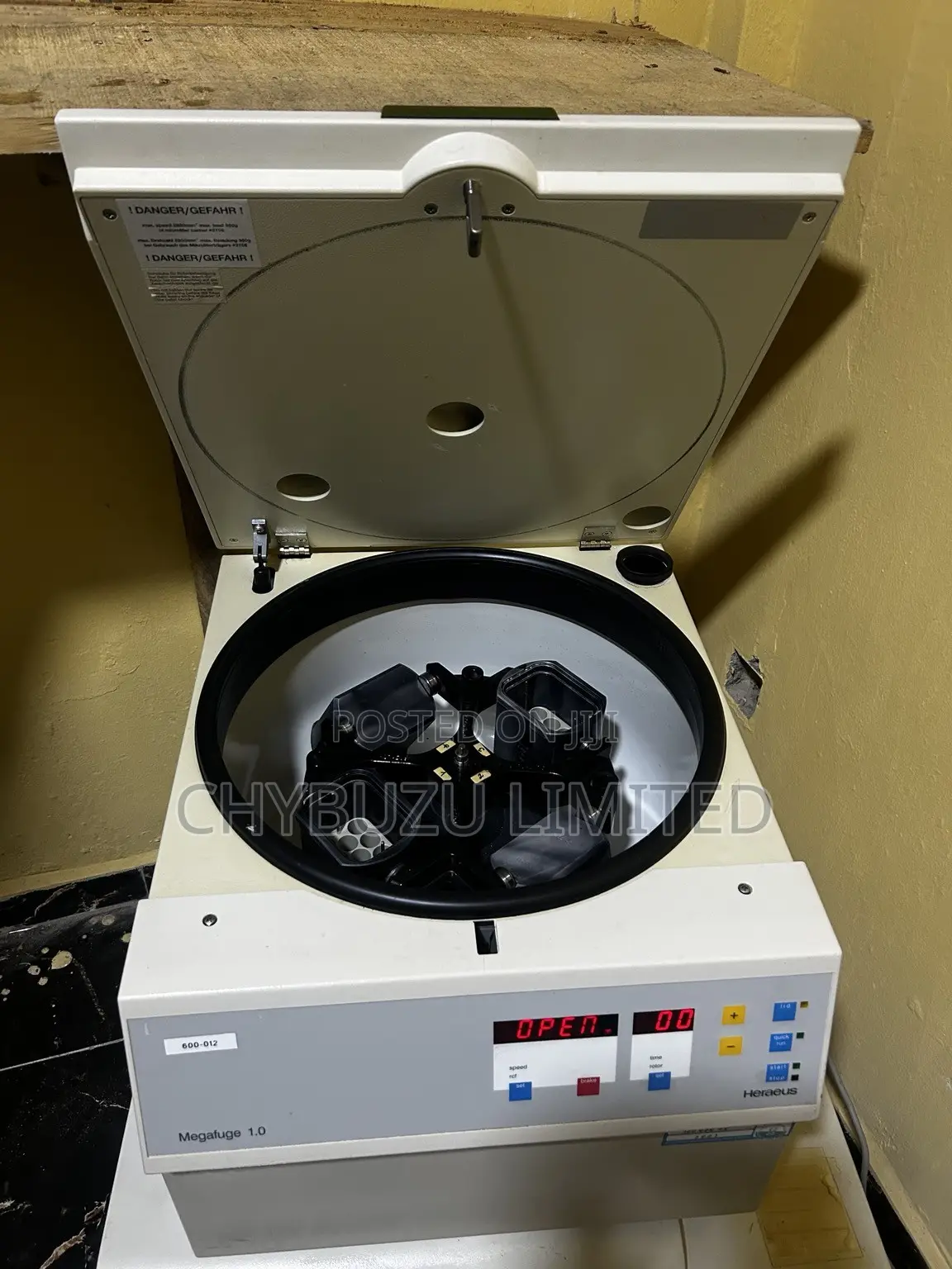 Heraeus Megafuge 1.0 Laboratory Centrifuge Available for Sale.