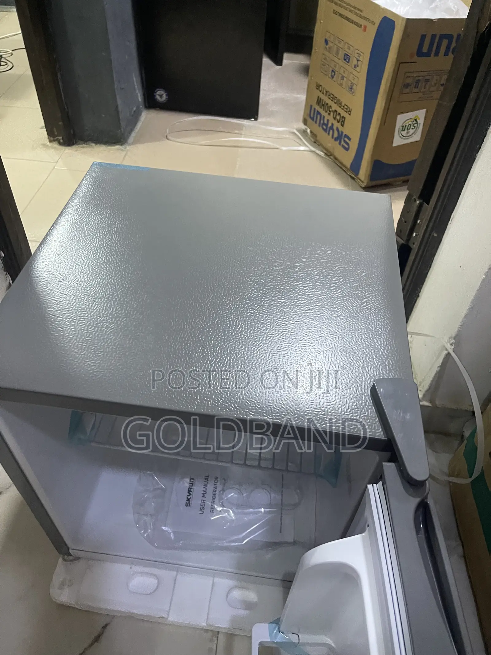Skyrun BCD-50HW 50L Compact Bedroom Fridge