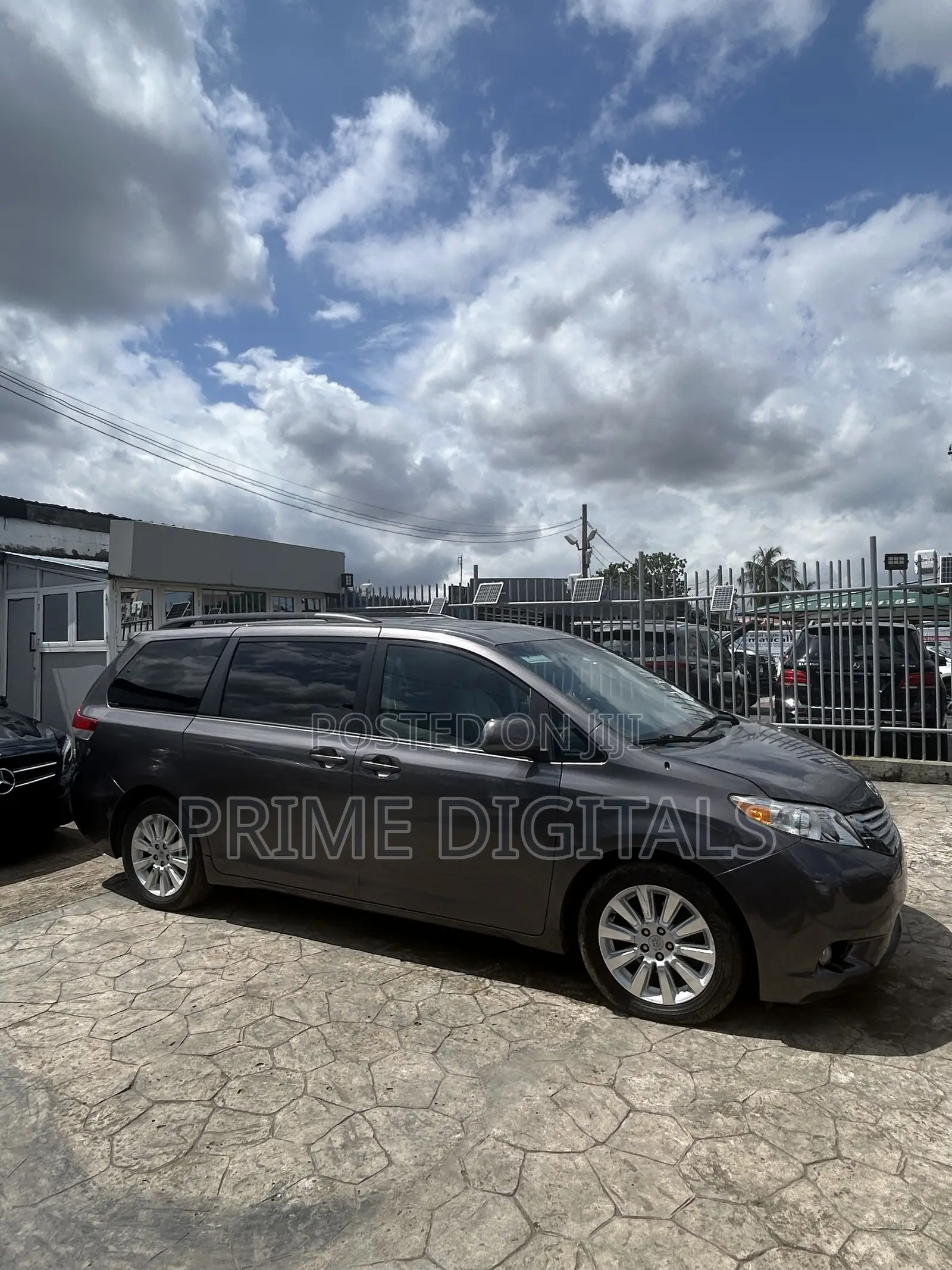 Toyota Sienna XLE AWD 7-Passenger 2013 Gray