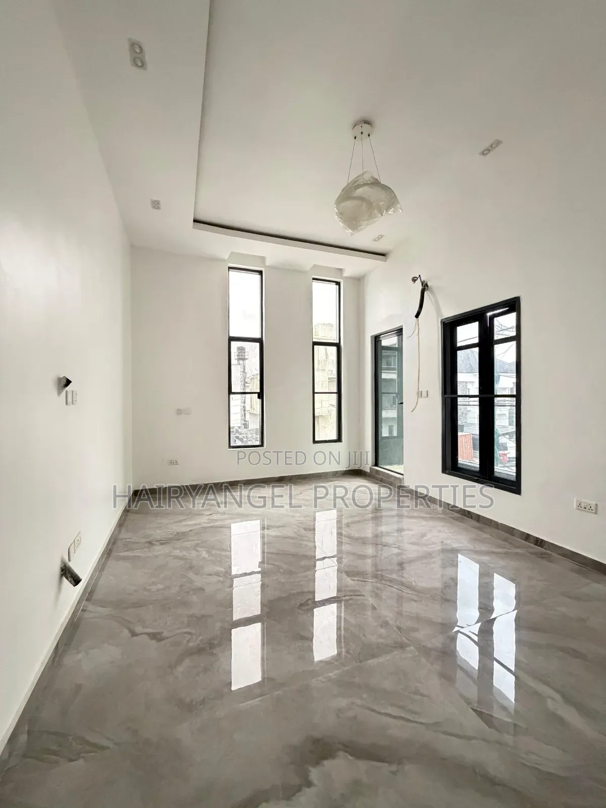 5bdrm Duplex in Lagos Island / Lagos Island for sale