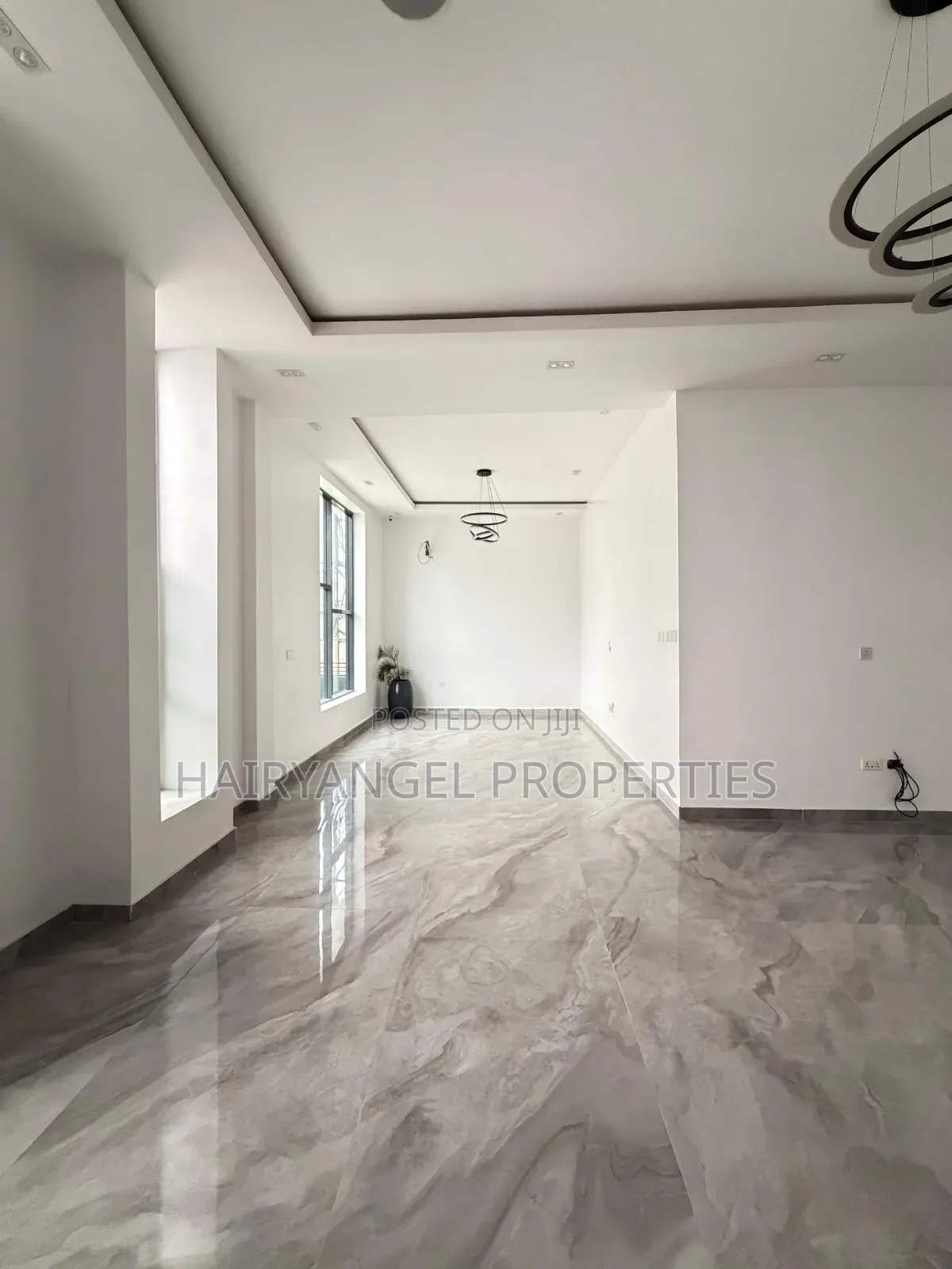 5bdrm Duplex in Lagos Island / Lagos Island for sale