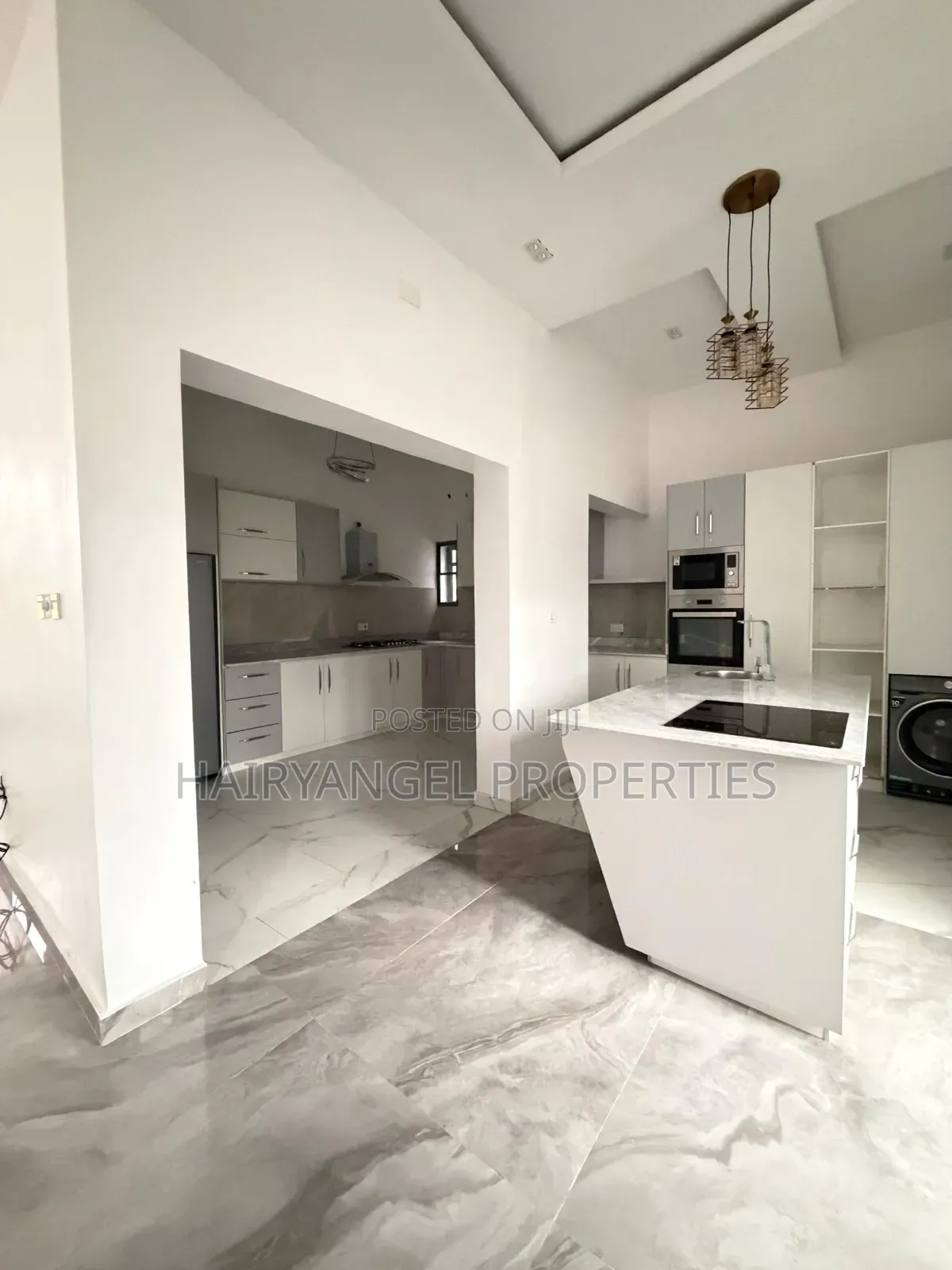 5bdrm Duplex in Lagos Island / Lagos Island for sale