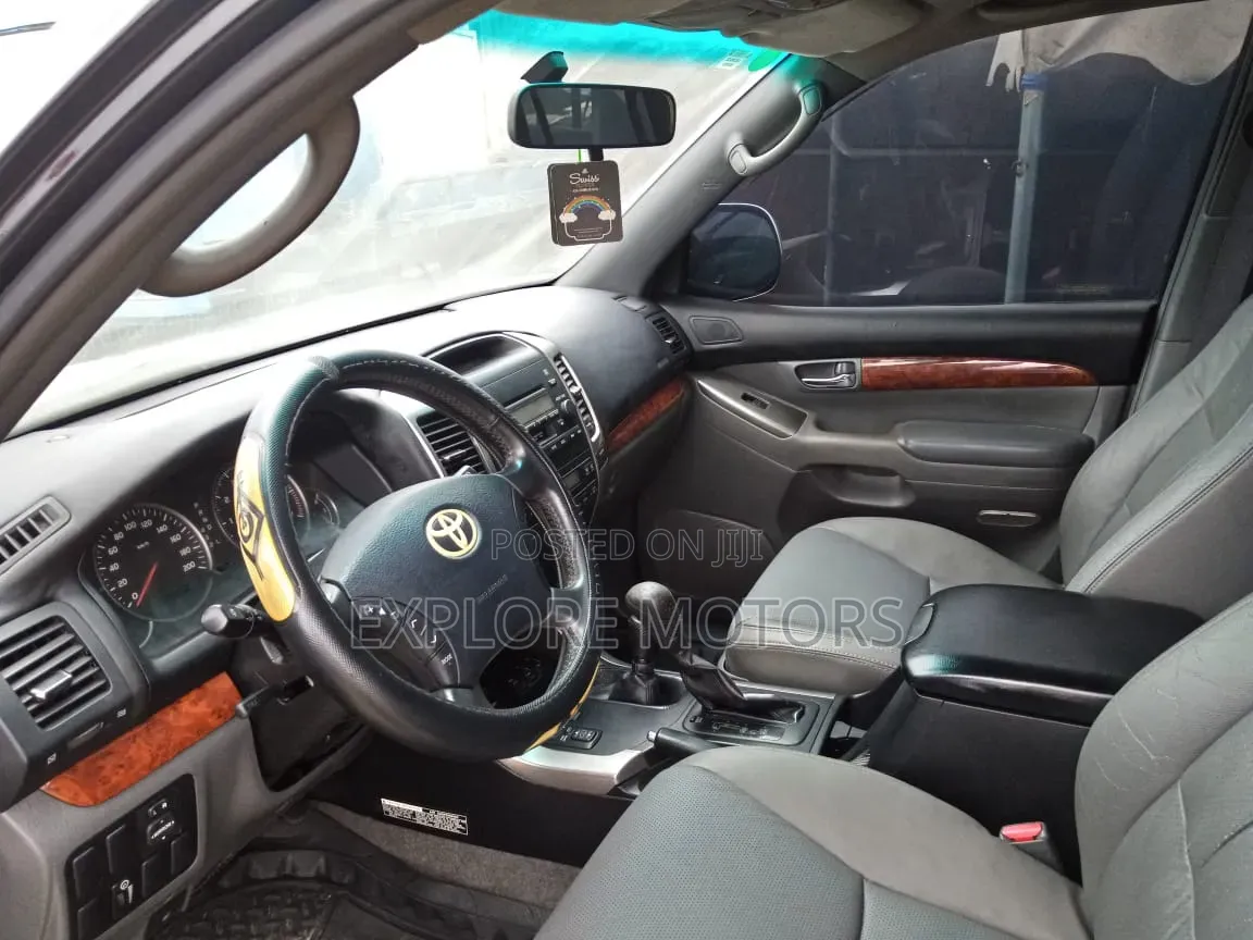 Toyota Land Cruiser Prado 2010 Black