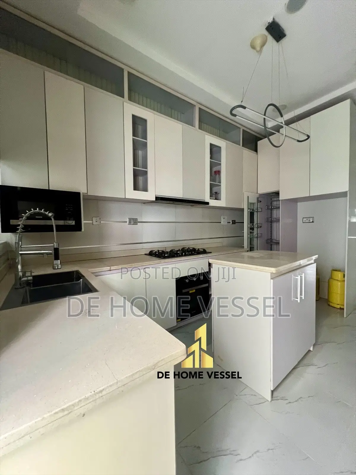 4bdrm Duplex in Chevron for sale