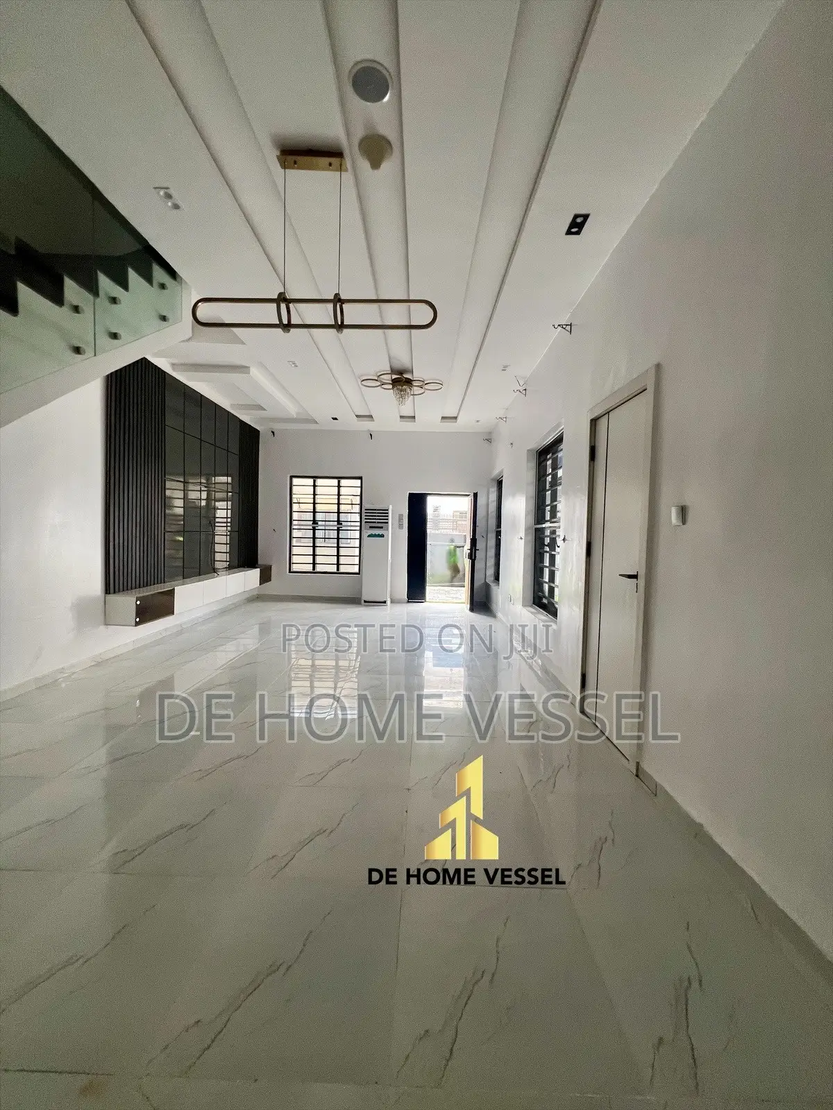 4bdrm Duplex in Chevron for sale