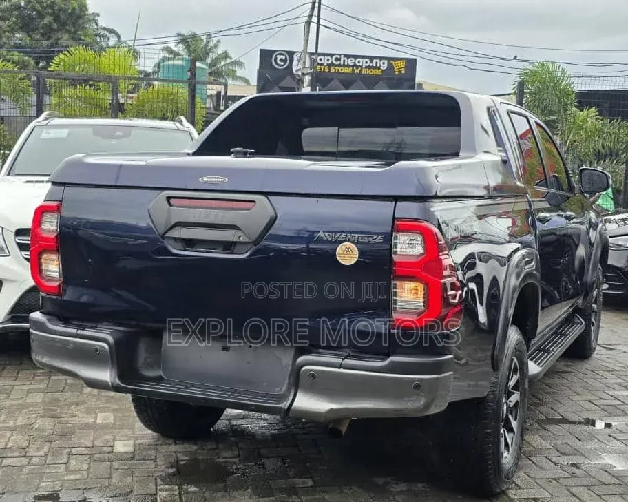 Toyota Hilux 2021 Black
