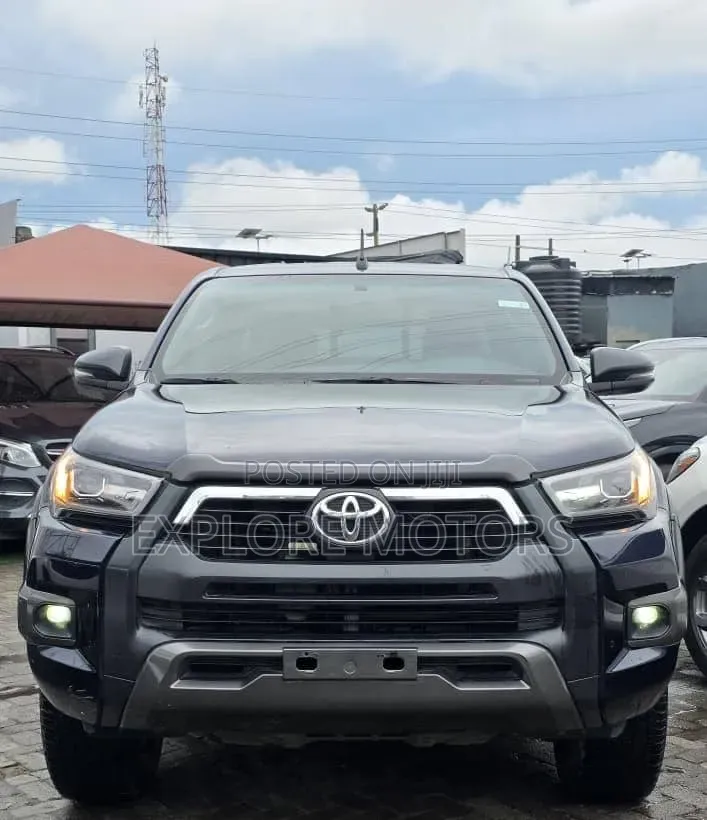 Toyota Hilux 2021 Black