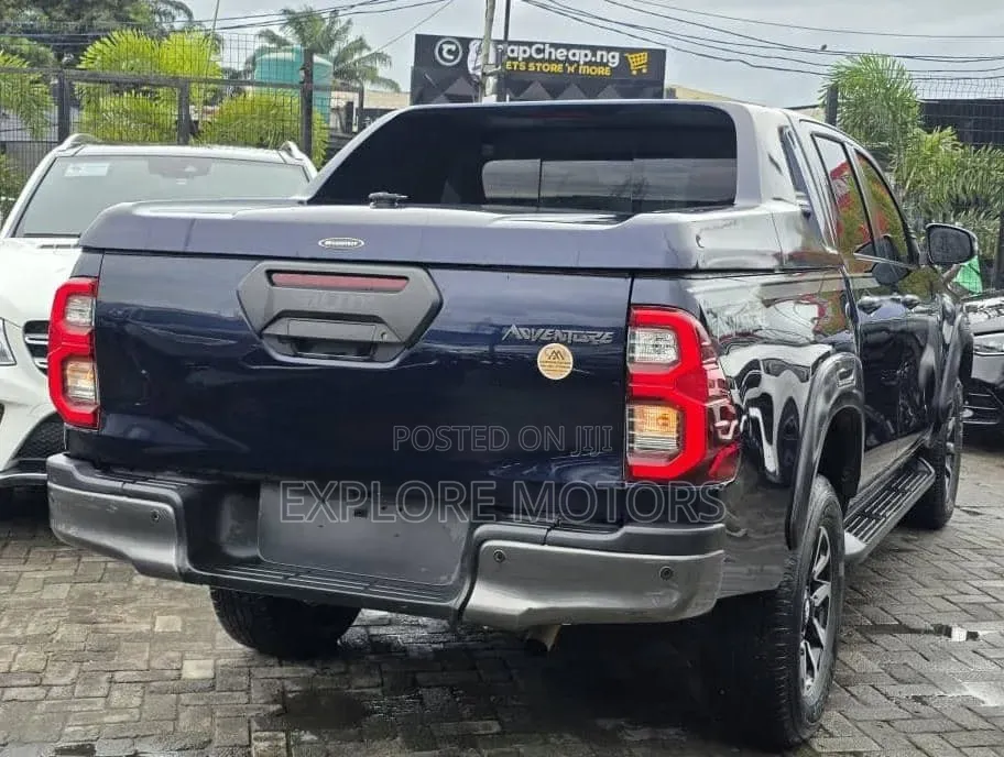 Toyota Hilux 2021 Black