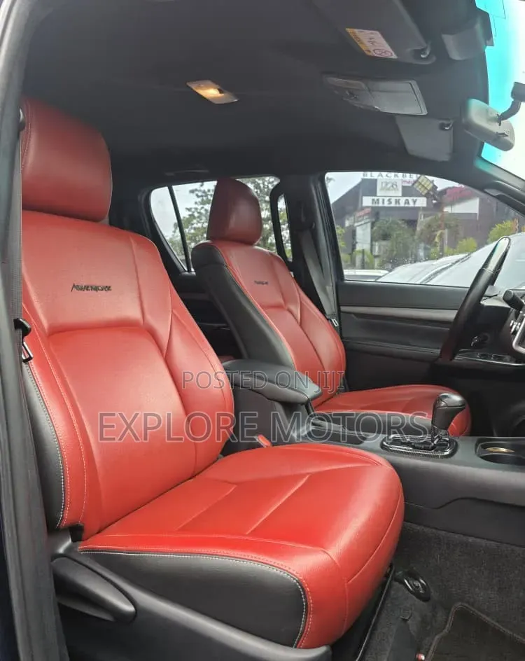Toyota Hilux 2021 Black