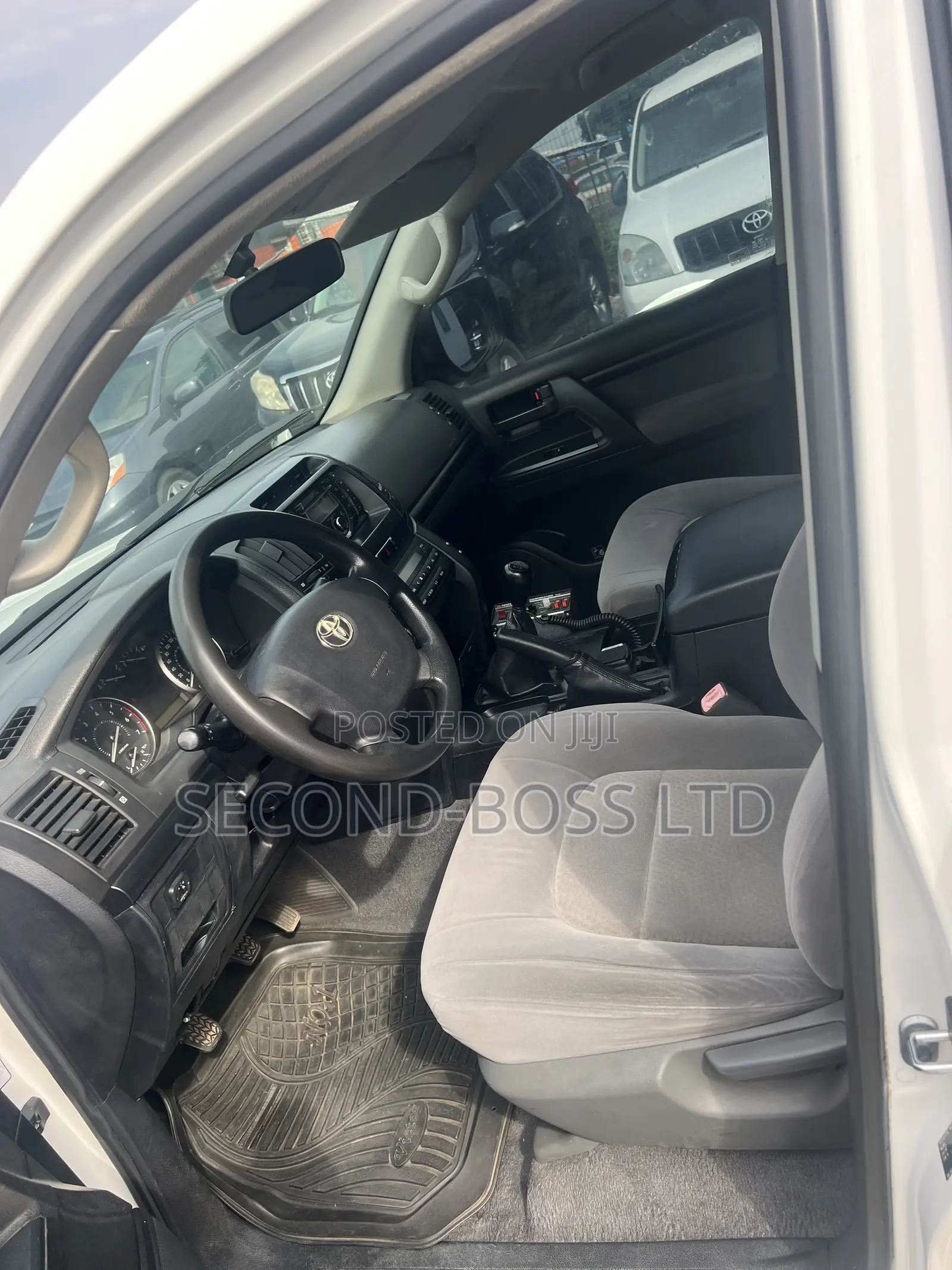 Toyota Land Cruiser 4.0 V6 GX 2011 White