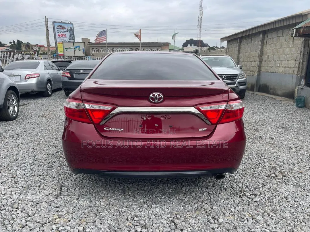 Toyota Camry SE 4dr Sedan (2.5L 4cyl 6A) 2017