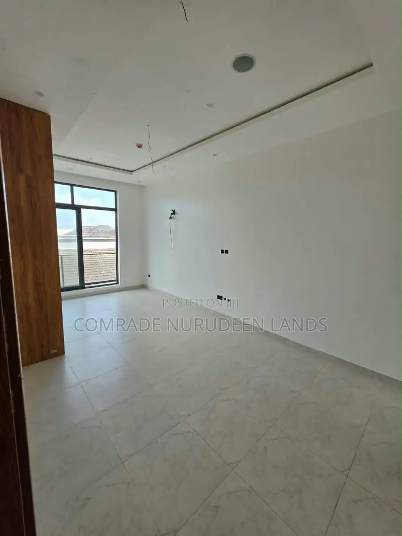2bdrm Apartment in Lekki Phase 1 for rent
