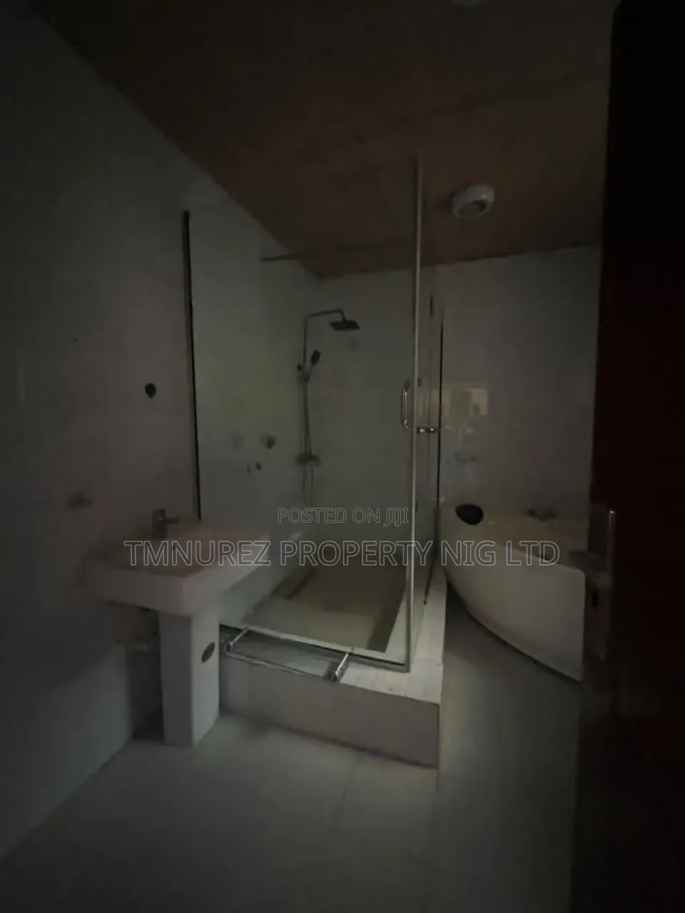 5bdrm Duplex in Banana Island for rent