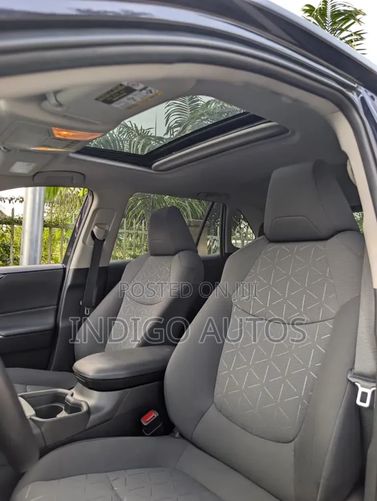 Toyota RAV4 2021 Blue