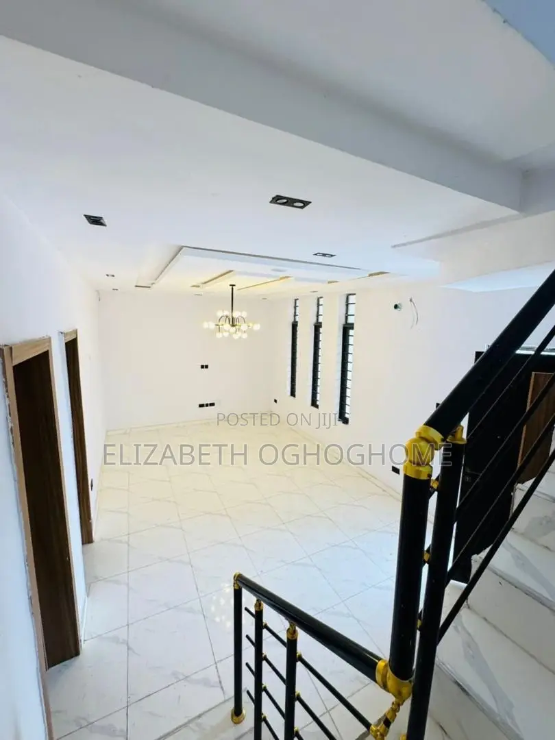 4bdrm Duplex in Lafiaji for rent