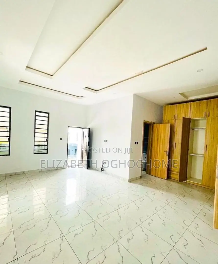 4bdrm Duplex in Lafiaji for rent