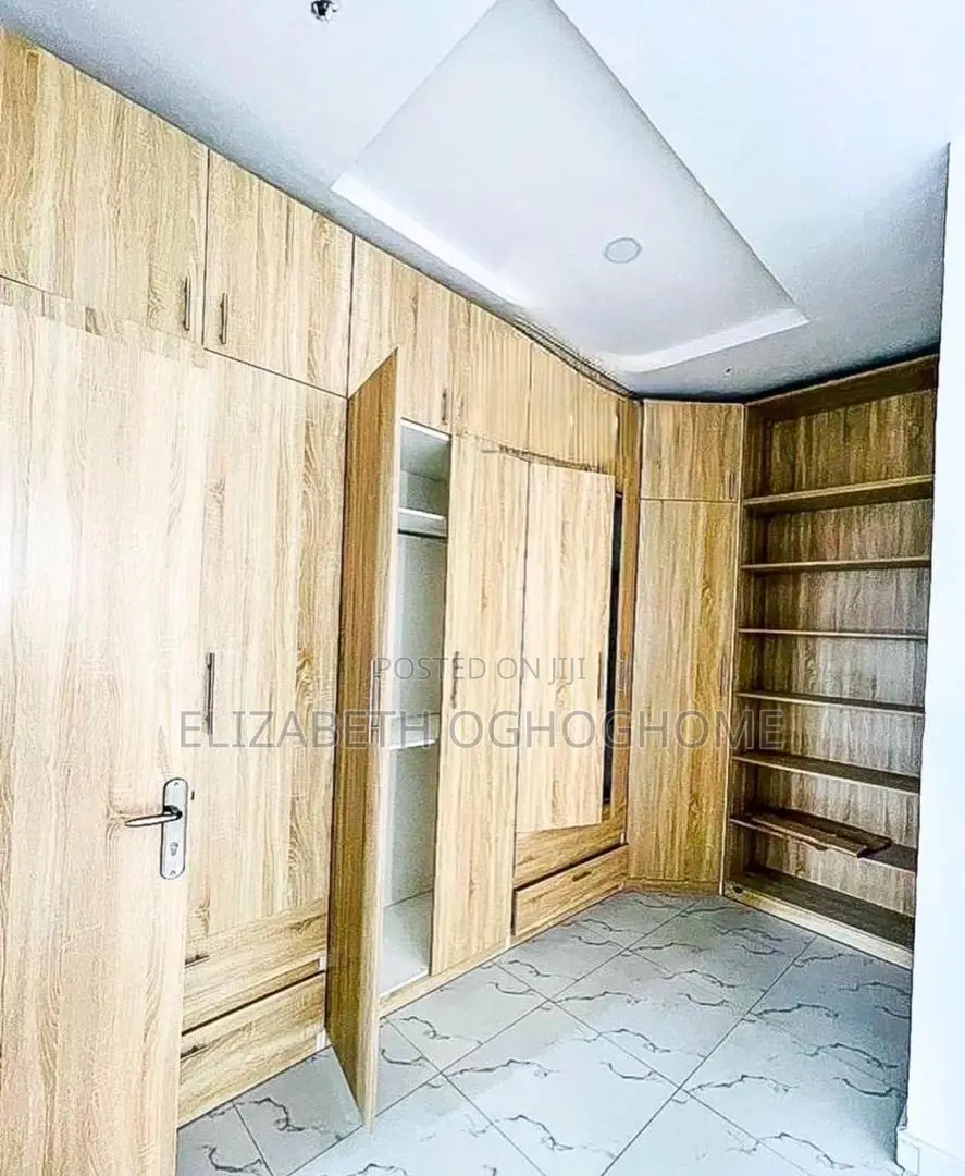 4bdrm Duplex in Lafiaji for rent
