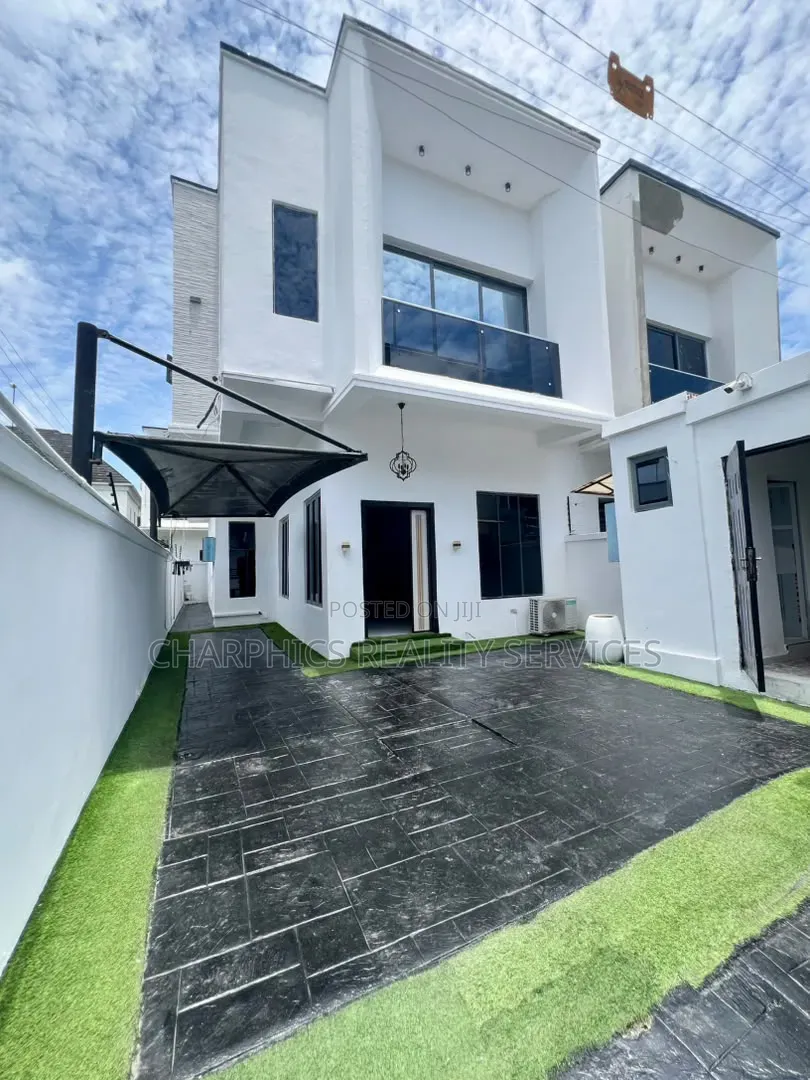 4bdrm Duplex in Chevron for sale