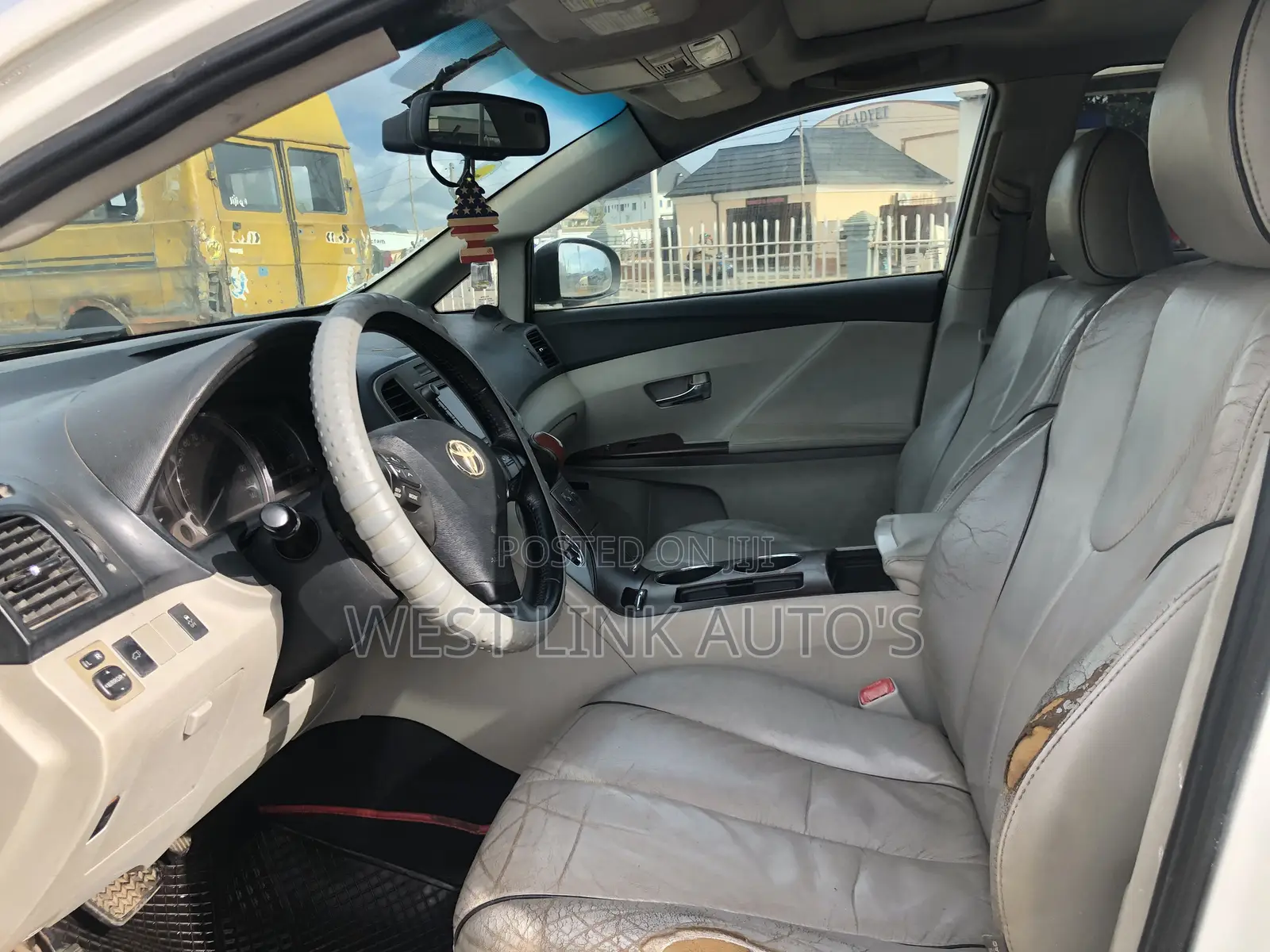 Toyota Venza XLE 2010 White