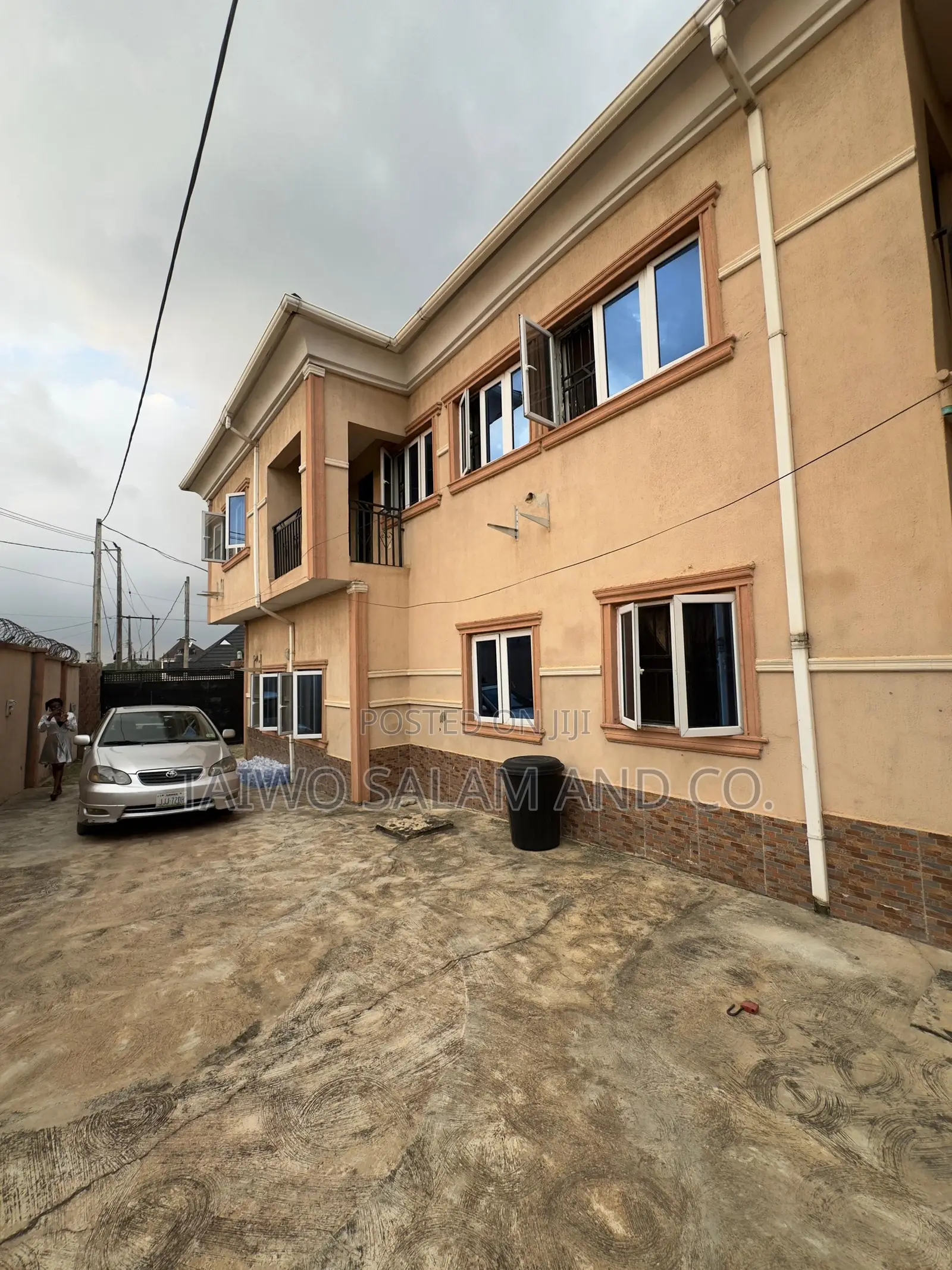 4bdrm Duplex in Oluyole Estate for sale