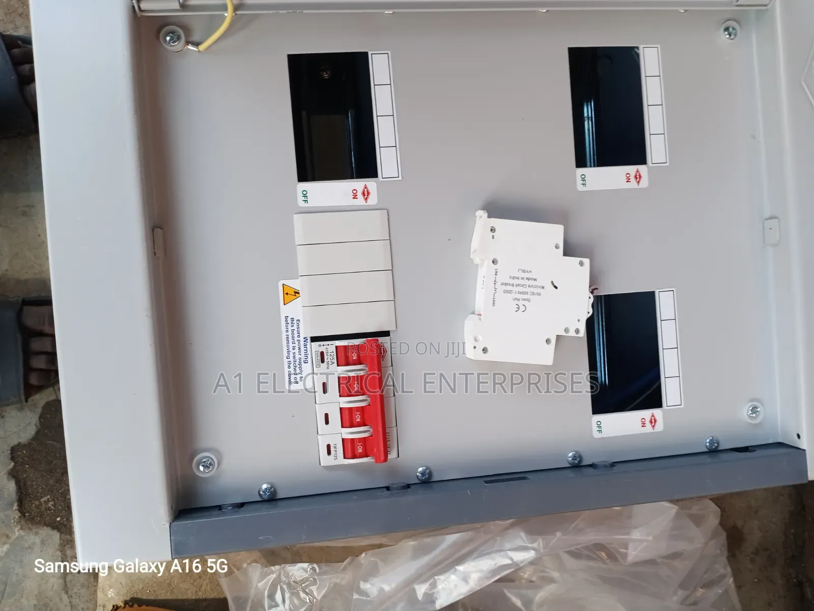 Modern D4 3phase Distribution Board HPL