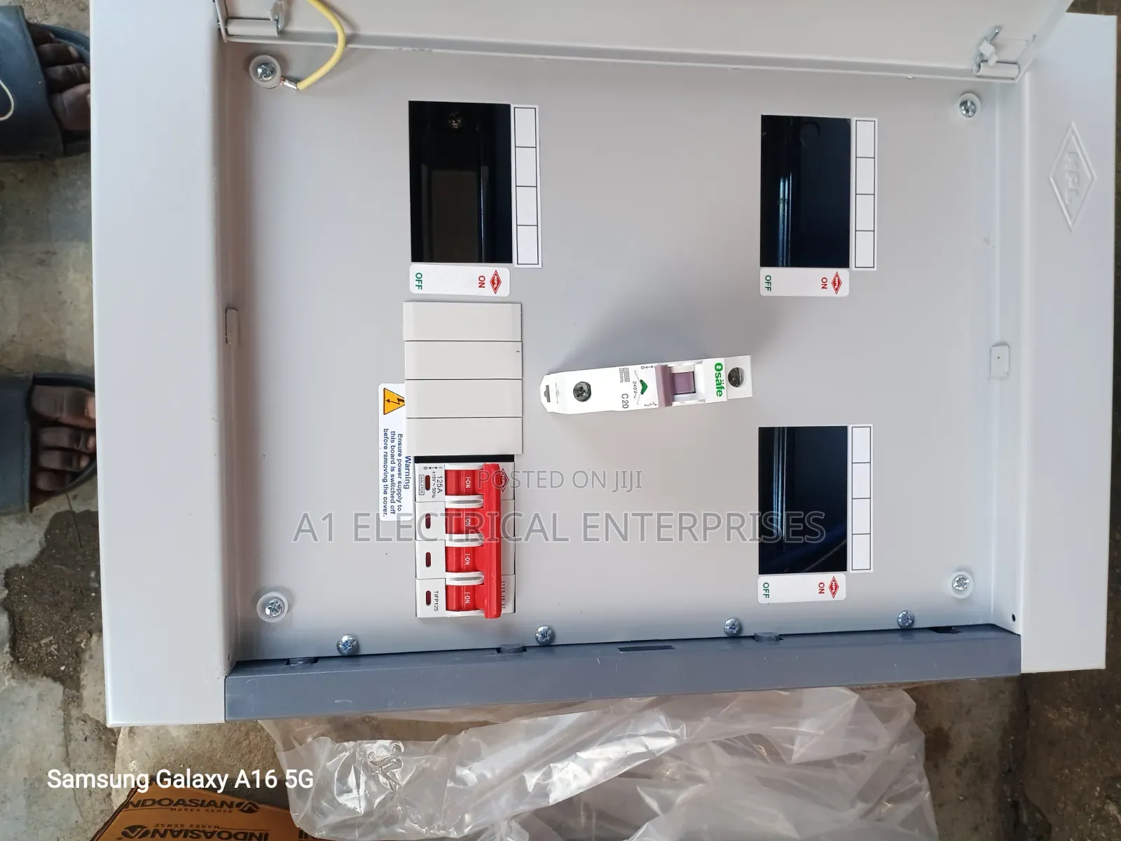 Modern D4 3phase Distribution Board HPL