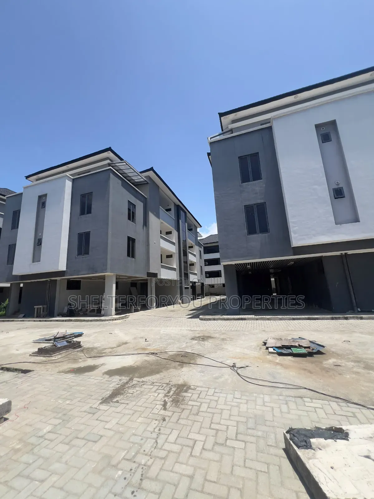 3bdrm House in Lekki Phase 1 for rent