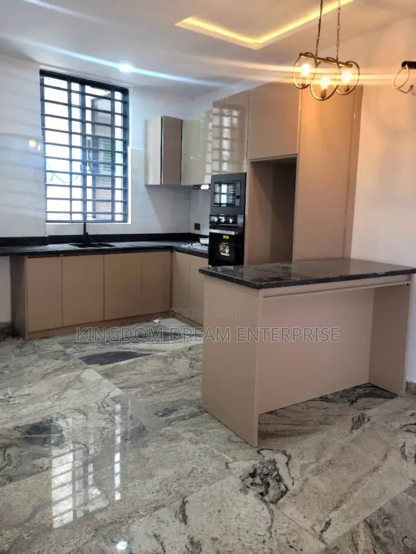 2bdrm Apartment in Lekki Lagos, Ikate for rent