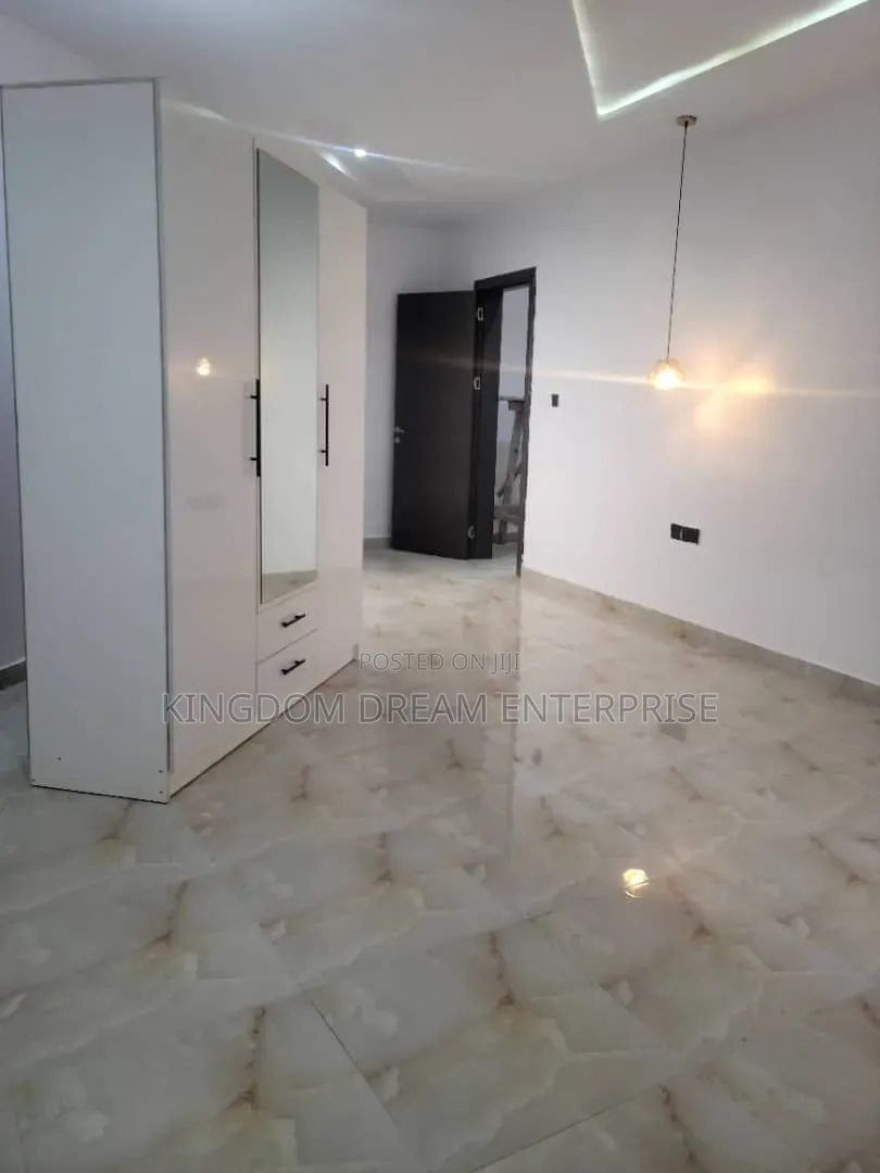 2bdrm Apartment in Lekki Lagos, Ikate for rent