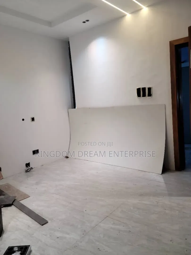 1bdrm Apartment in Lekki Phase 1 Lagos for rent