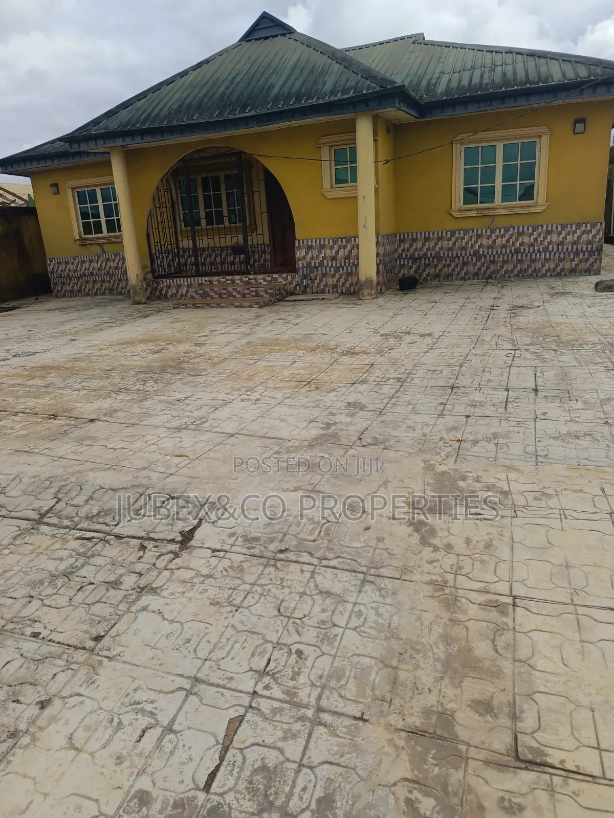 4bdrm Bungalow in Ilogbo After Owode for sale