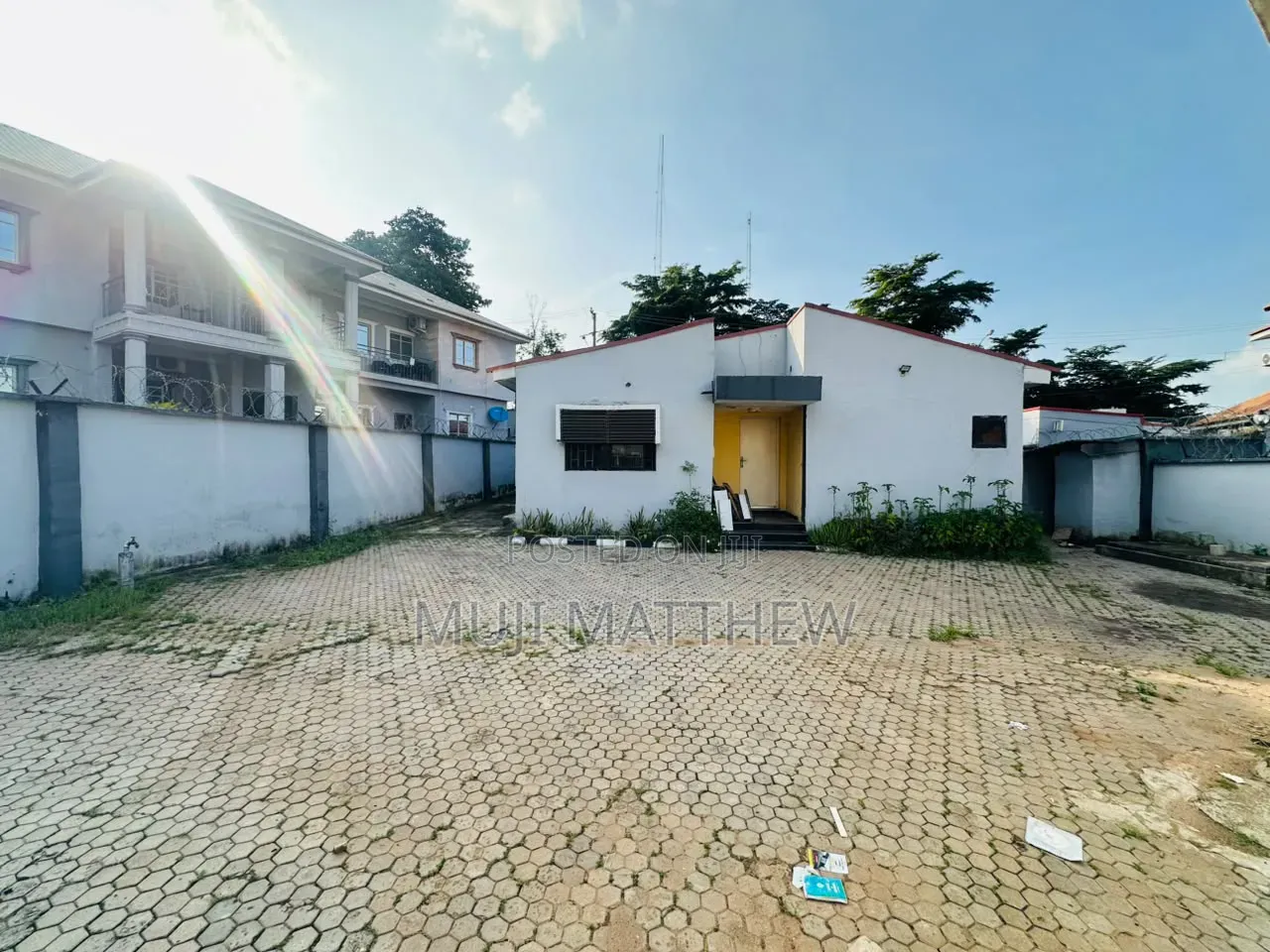 3bdrm Bungalow in Of Aminu Kano, Wuse 2 for rent