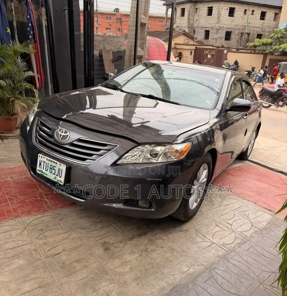 Toyota Camry Base 4dr Sedan (2.4L 4cyl 5M) 2009 Gray